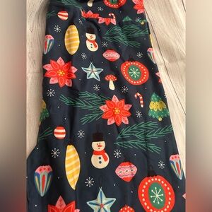 Lipstick & Chrome Christmas Cheer Leggings